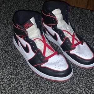 Air Jordan 1 Retro High OG “Bloodline”